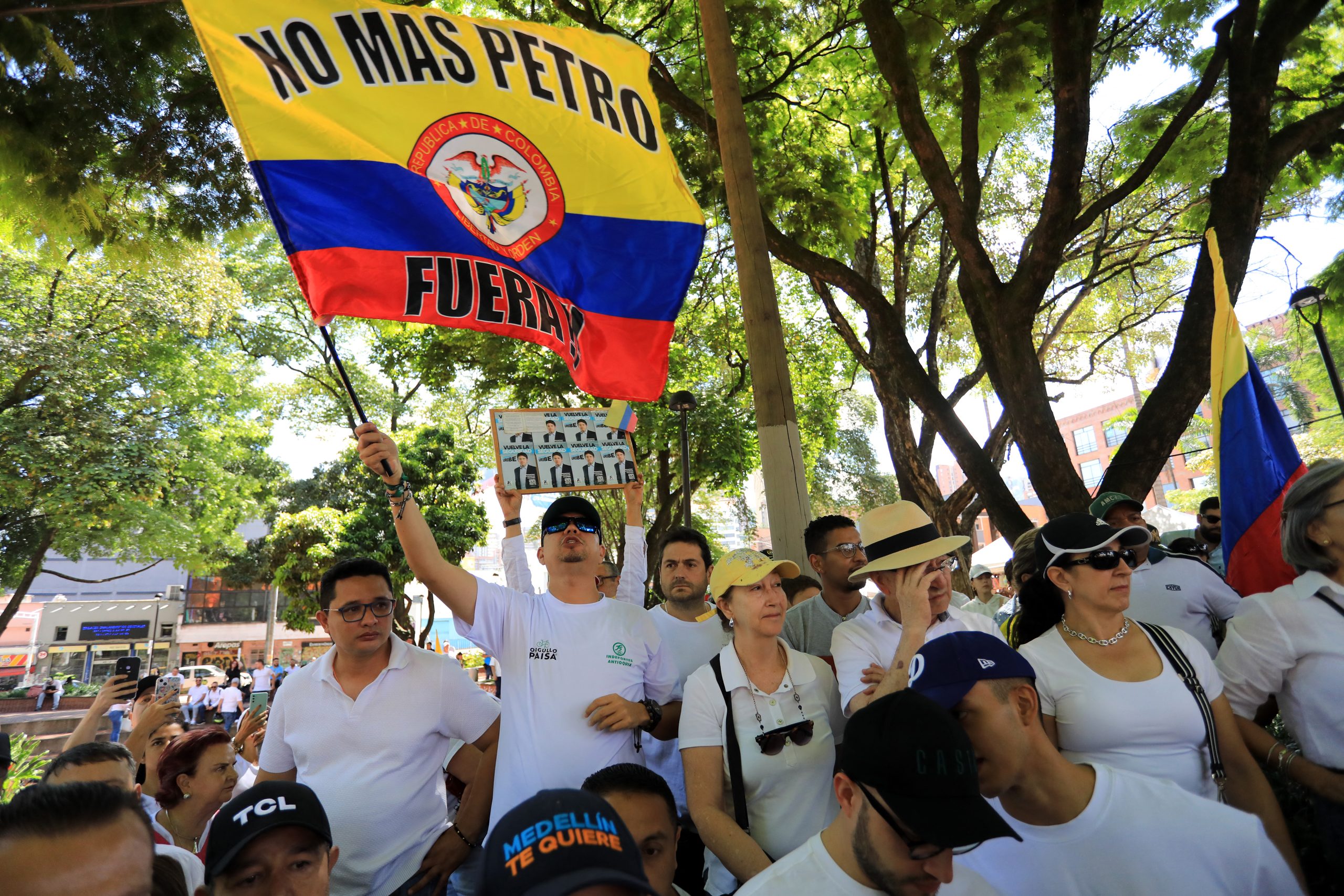 Mafias internacionales detrás de ataque a candidato en Colombia: Petro