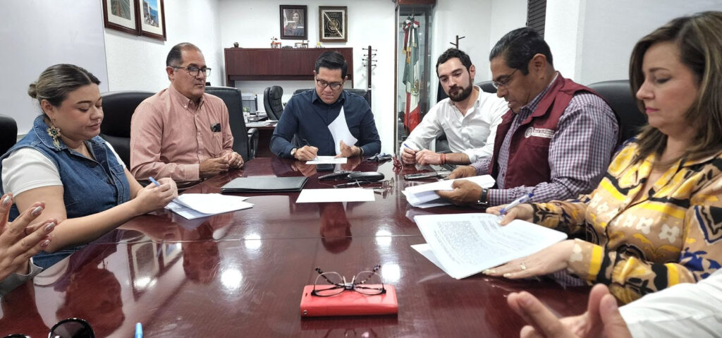 Acuerdan Congreso y Sindicato contrato colectivo de trabajo; garantizan derechos laborales y responsabilidad financiera
