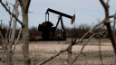 Petróleo retrocede ante perspectivas bajistas por los aranceles de Trump