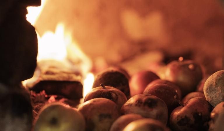 Rescoldo: la técnica ancestral mexicana que cocina sobre las cenizas