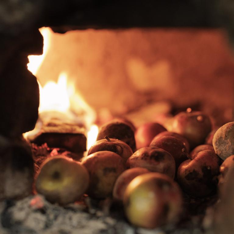 Rescoldo: la técnica ancestral mexicana que cocina sobre las cenizas