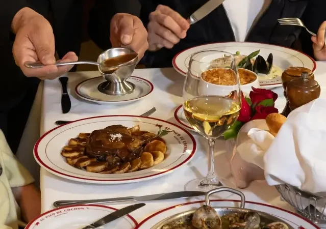 Au Pied de Cochon: El restaurante frances que nunca cierra cumple 25 años