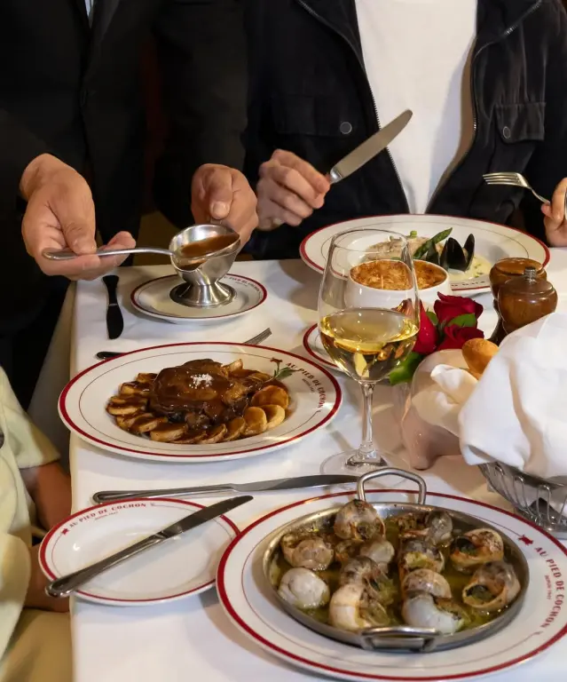 Au Pied de Cochon: El restaurante frances que nunca cierra cumple 25 años