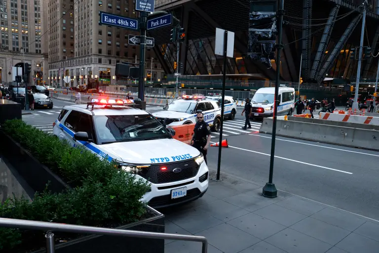 Tiroteo en Manhattan deja al menos cuatro muertos, incluido un policía