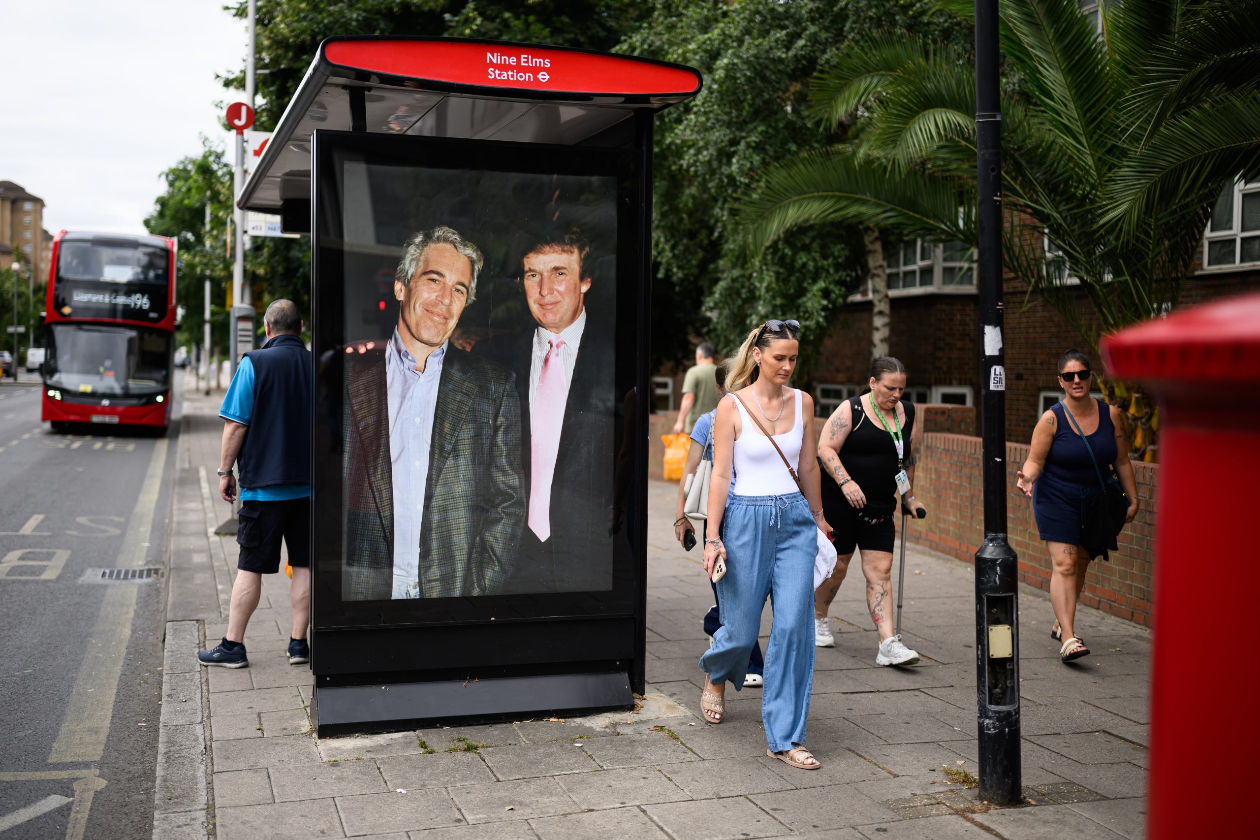 El fantasma de Epstein persigue a Donald Trump