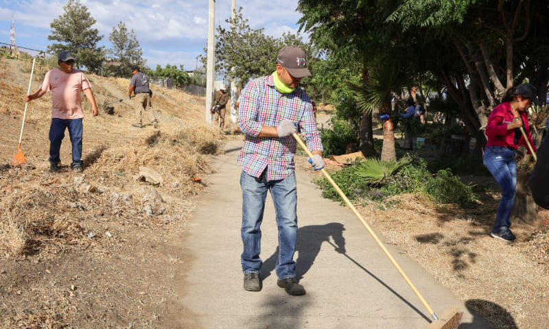 Continúa Limpieza del Bulevar Defensores por el Gobierno de Tecate