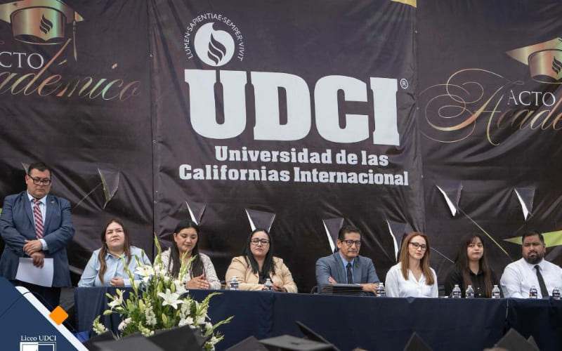 Celebra Liceo UDCI ceremonia de graduación con 115 egresados