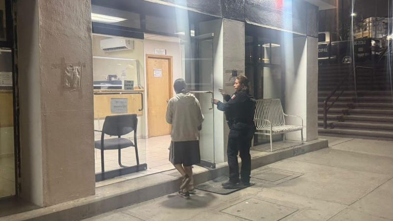 Localizan elementos de la Policía Municipal a menor de 8 años y la reintegran con su familia en coordinación con el Escuadrón Violeta
