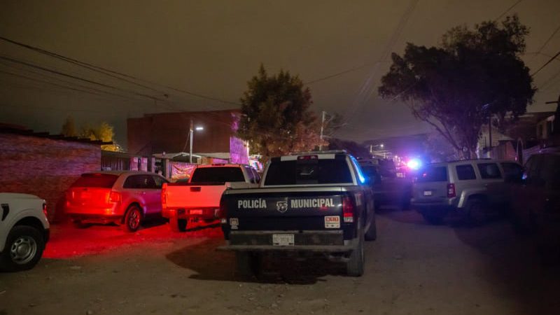Hombre asesinado a bordo de su vehículo pick up