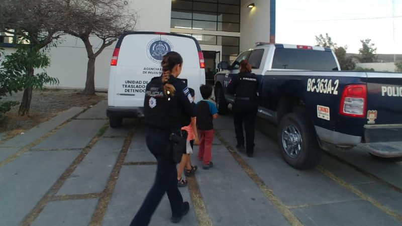 Rescata Policía Municipal de Tijuana a dos menores de edad por omisión de cuidados