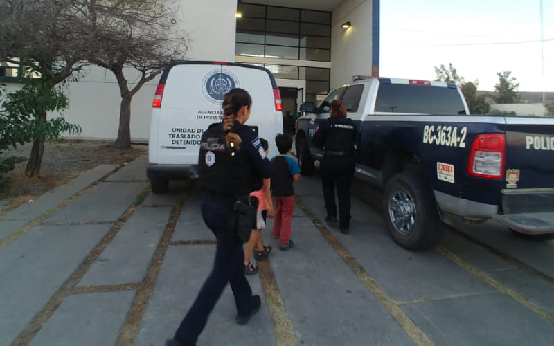 Rescata Policía Municipal de Tijuana a dos menores de edad por omisión de cuidados