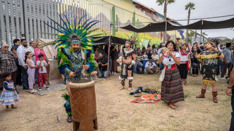Inauguran el mural “Abrazo Mutuo” en Playas de Tijuana: un mensaje de paz desde la frontera