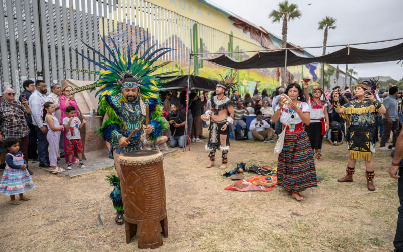 Inauguran el mural “Abrazo Mutuo” en Playas de Tijuana: un mensaje de paz desde la frontera