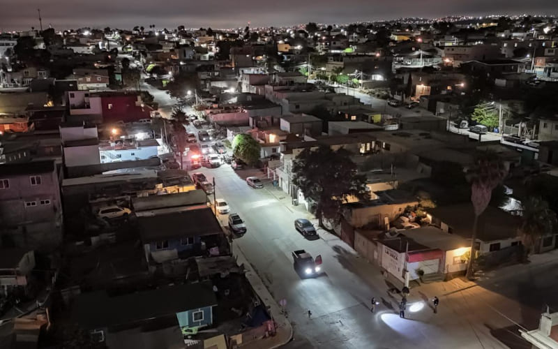 Policía municipal de Rosarito resulta herido tras ataque armado frente a su domicilio