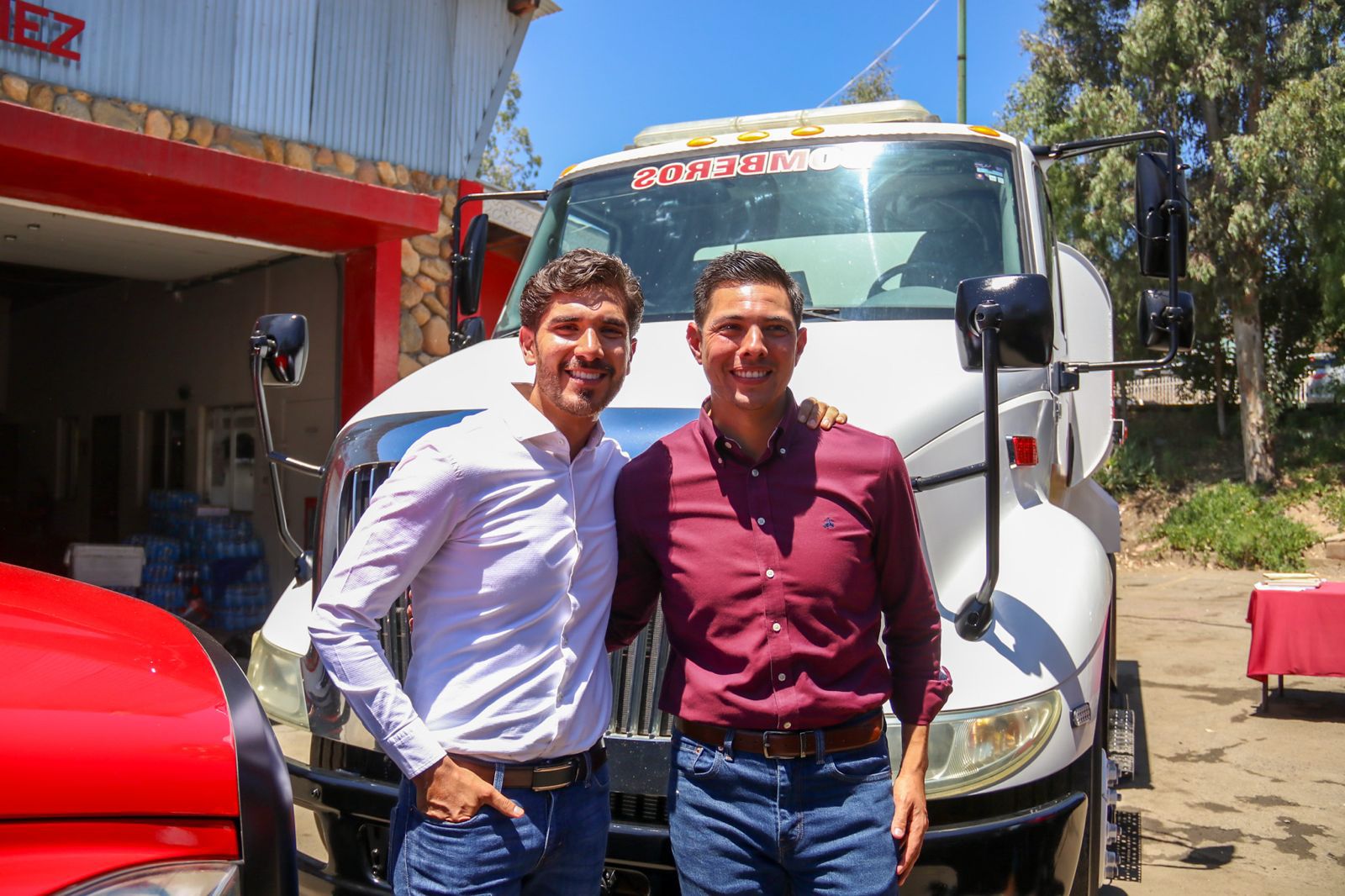 Entregan unidad de rescate y pipa al H. Cuerpo de Bomberos de Tecate gracias a la Colecta 2025
