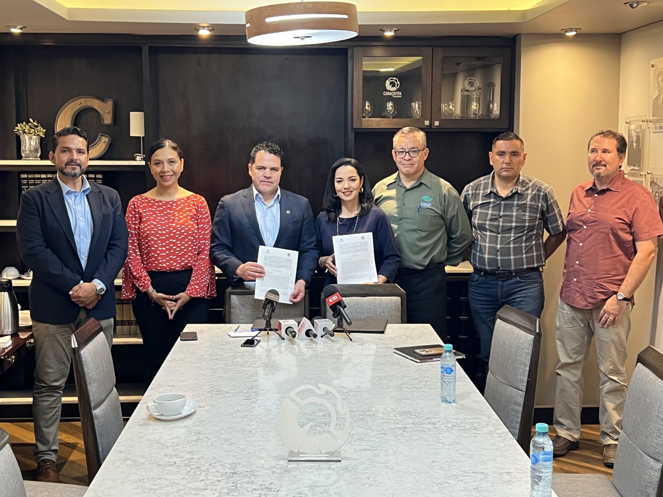 Firman Canacintra y CAST Conalep convenio para impulsar la formación técnica especializada