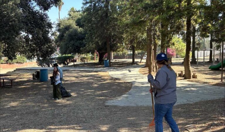 Realizan brigada de limpieza en parque Los Encinos como parte de la campaña “No es mi basura, pero si mi parque“