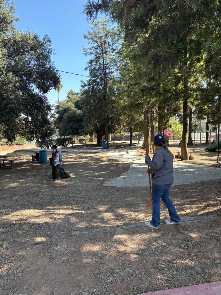 Realizan brigada de limpieza en parque Los Encinos como parte de la campaña “No es mi basura, pero si mi parque“