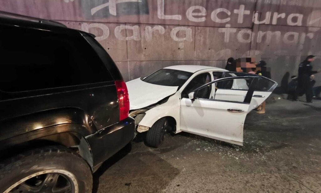 Detiene Policía Municipal a dos hombres por riña tras incidente de tránsito
