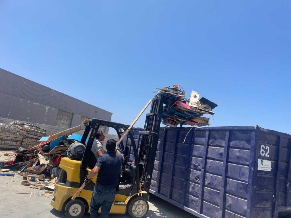 Fiscalía General de Baja California destruye 98 maquinitas tragamonedas