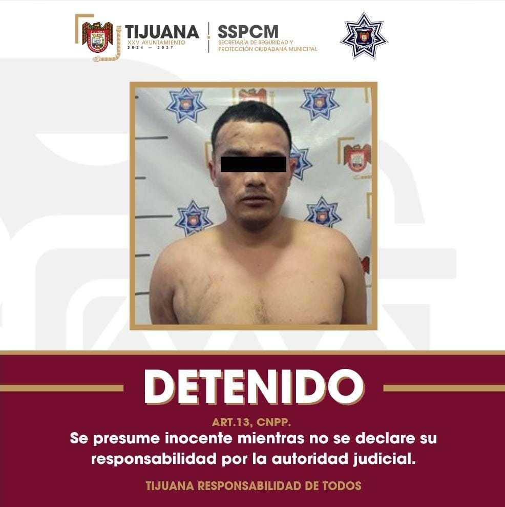 Detienen a sujeto por agredir a agentes de la Policía Municipal