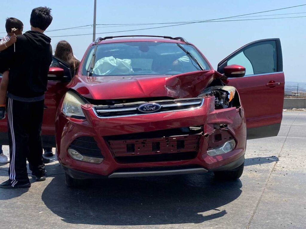 Fuerte choque entre camión de volteo y camioneta en el bulevar Héctor Terán Terán