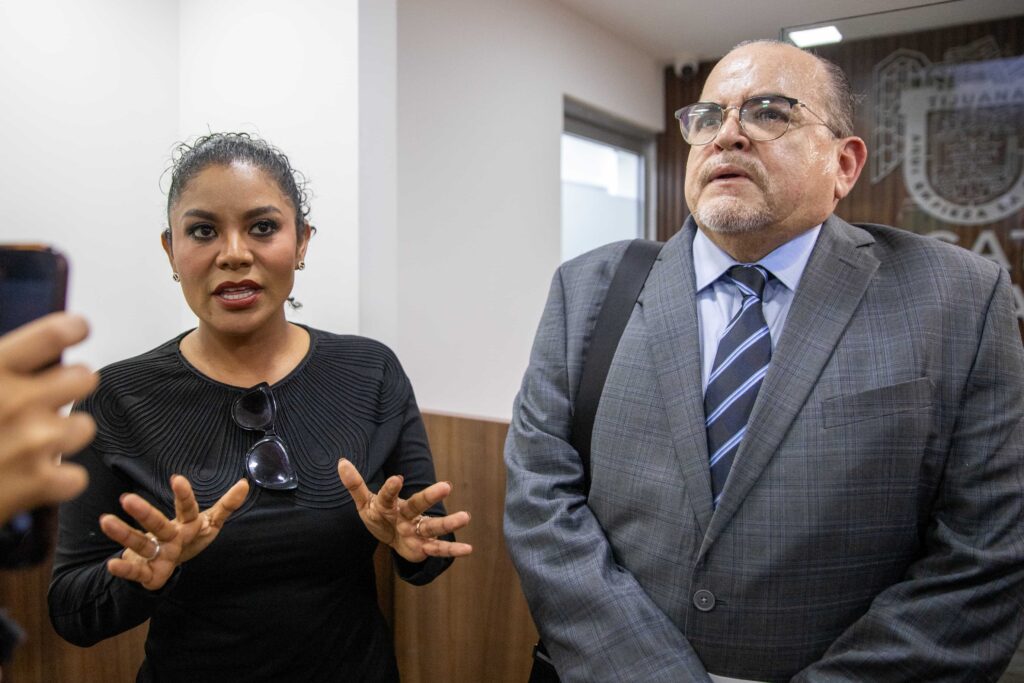 Montserrat Caballero acude a comparecer ante la Sindicatura Municipal de Tijuana