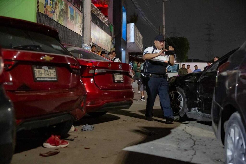 Choque múltiple con atropellados a espaldas de Plaza 2000