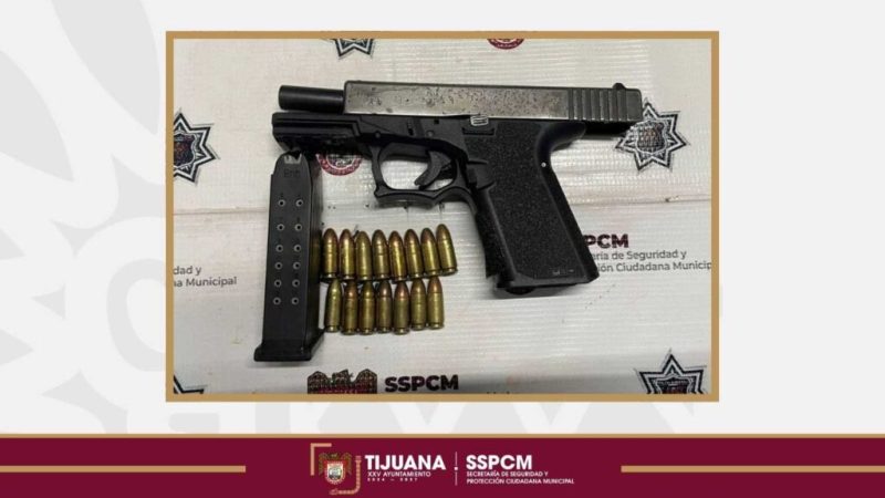 Asegura Policía Municipal a dos hombres por allanamiento, daños y portación de arma de fuego