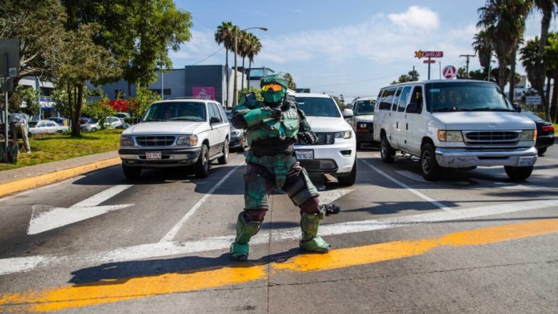 El Máster Shief de Halo bailarín de los semáforos de Tijuana