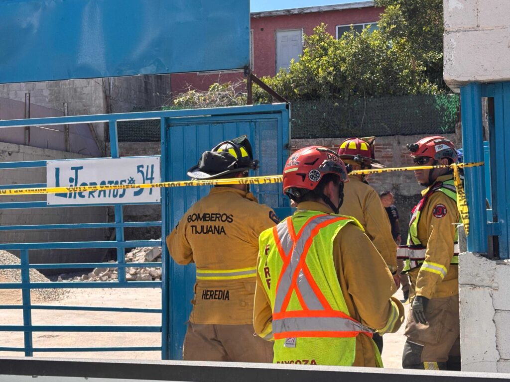 Muere trabajador tras caerle una barda en la Sánchez Taboada