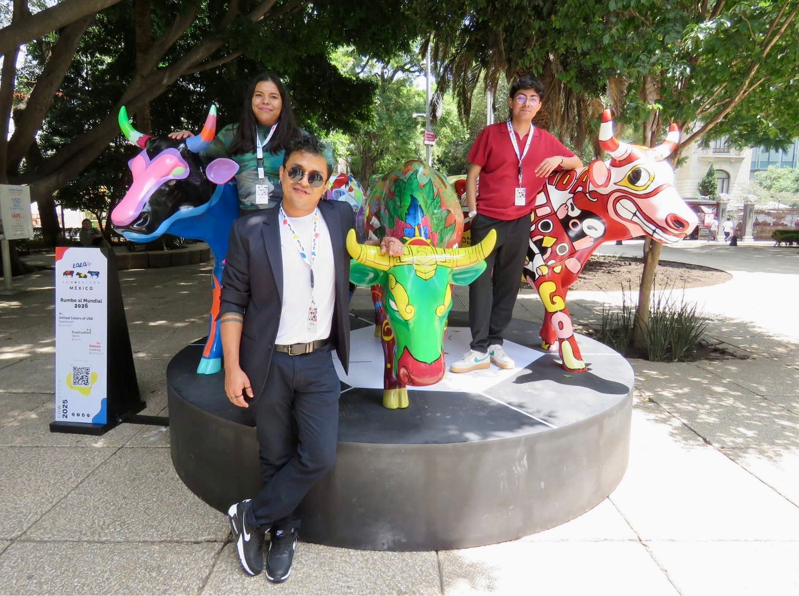 Enrique Chiu Presenta «Así Empieza la Vida» en el CowParade 2025: Una Obra que Nutre la esperanza y celebra a la infancia