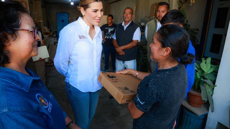 Gobernadora Marina del Pilar recorre colonias de Playas de Rosarito para escuchar y atender de frente a la comunidad