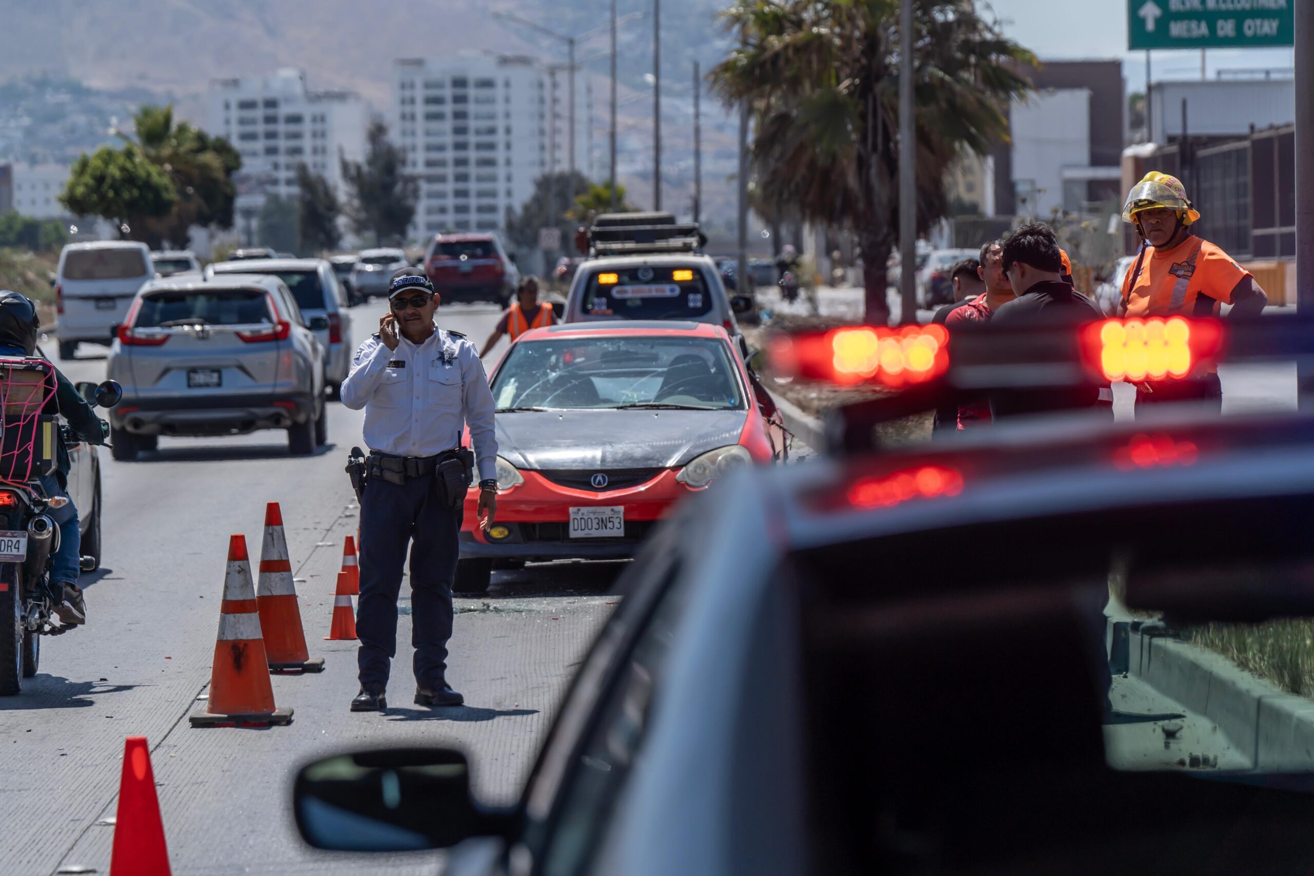 Lo sacan del camino y choca en la Vía Rápida Poniente