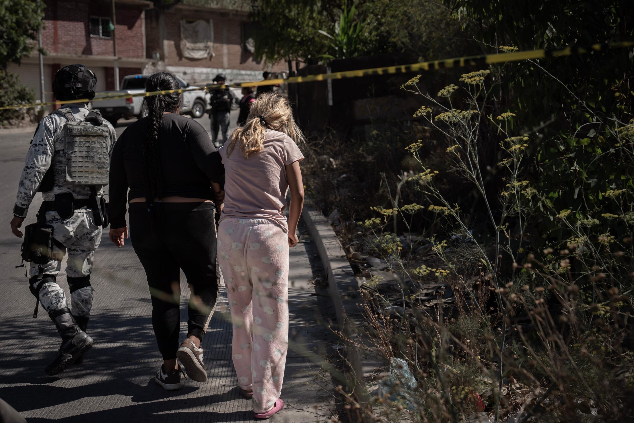 Asesinan a hombre a bordo de una minivan en Jardines de las Cruces