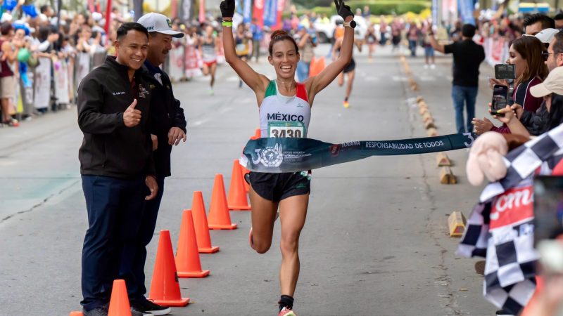 Daniel “Pollito” Valdez e Isabel Oropeza conquistan el Medio Maratón Internacional de Tijuana 2025