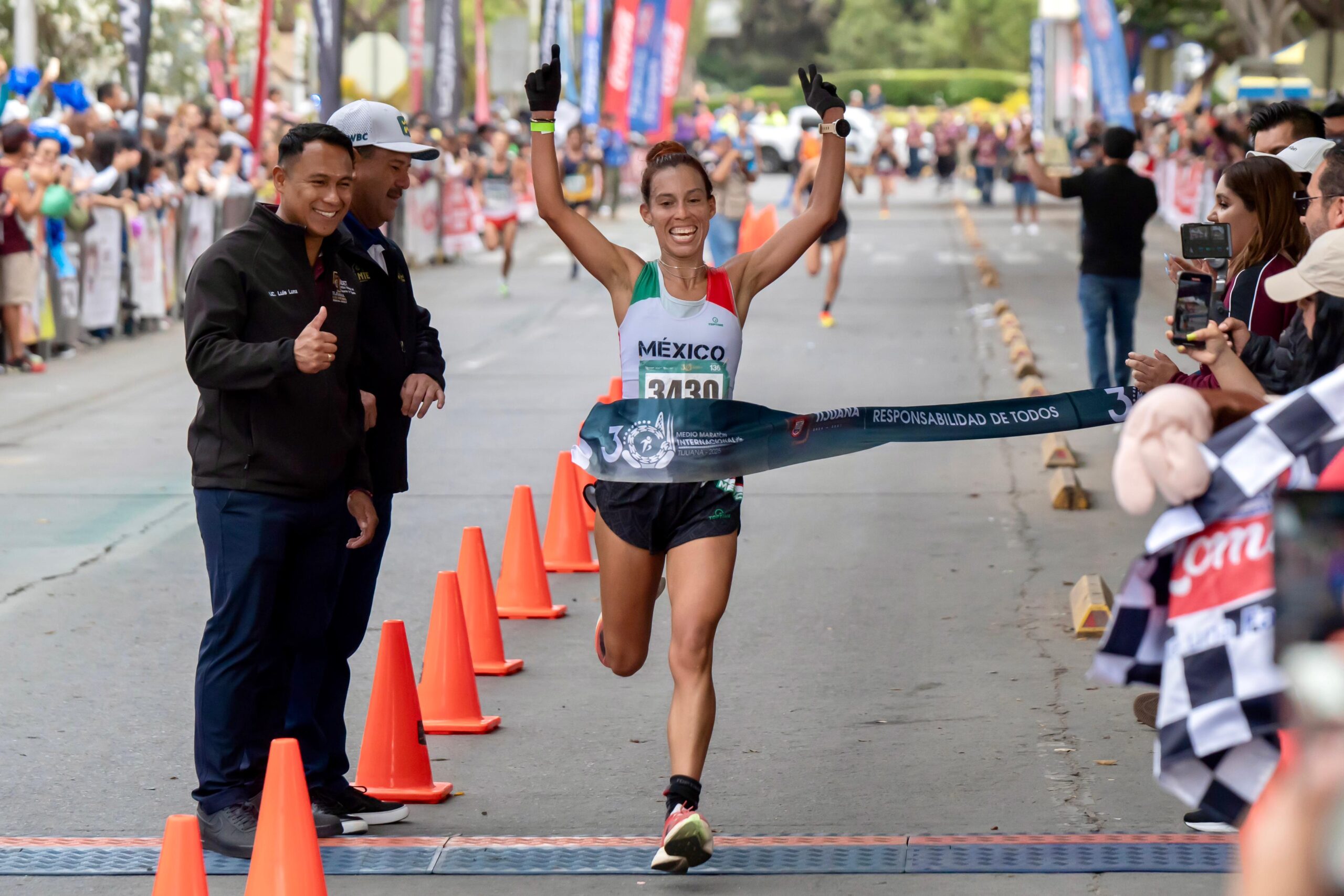 Daniel “Pollito” Valdez e Isabel Oropeza conquistan el Medio Maratón Internacional de Tijuana 2025