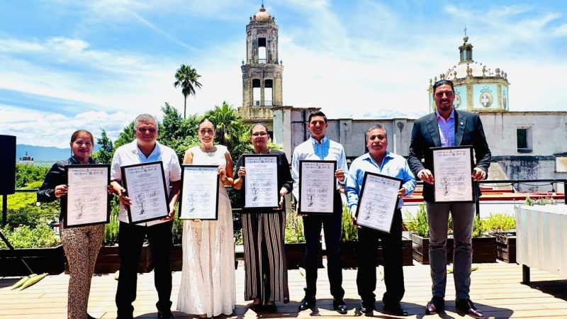 Román Cota firma hermanamiento con Pueblos Mágicos