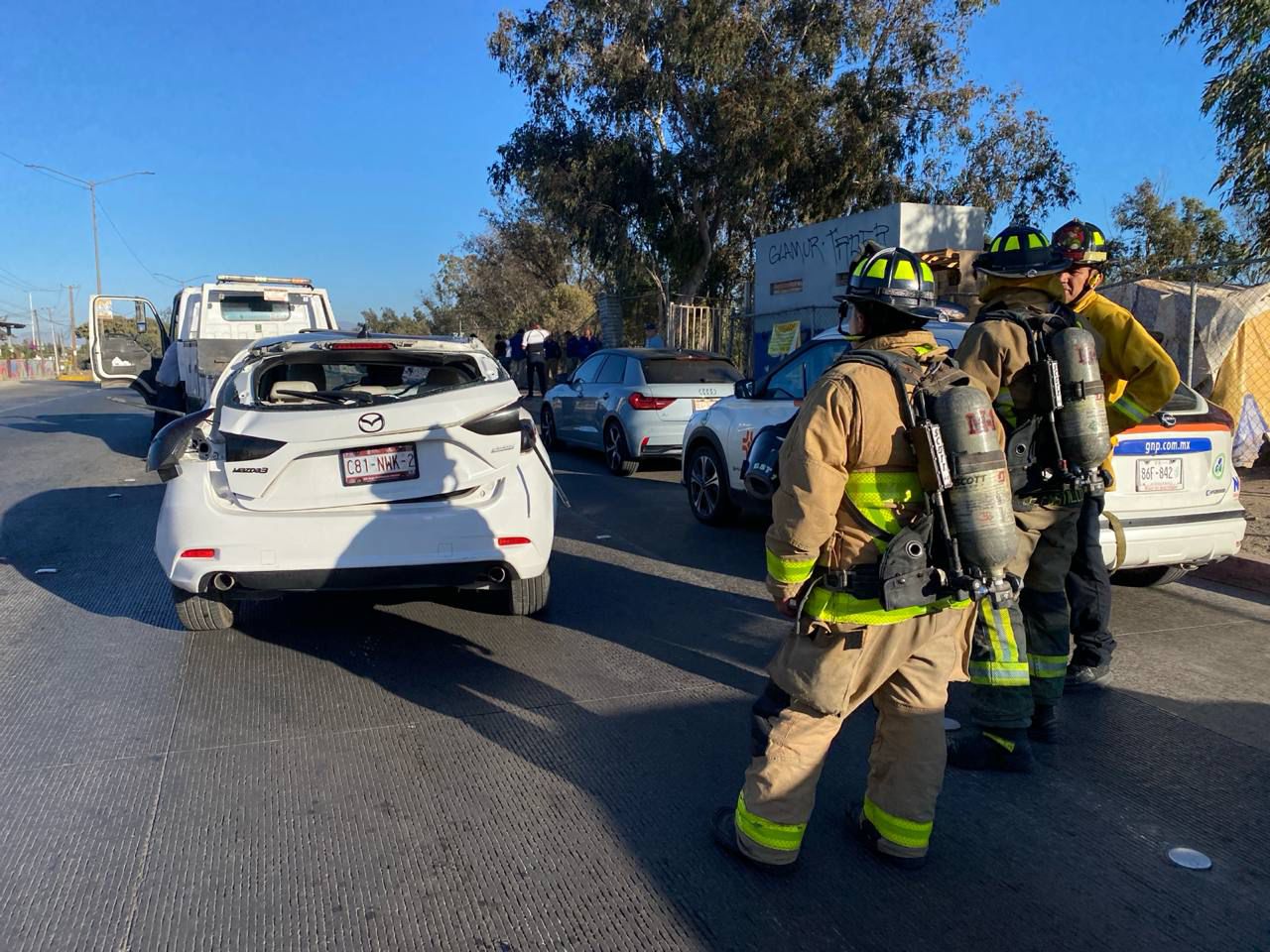 Aparatoso accidente con volcadura en la Ready Lane de la garita de Otay
