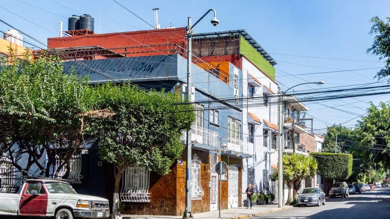 ¿Cuánto necesitas ganar al mes para comprar una casa en la CDMX?