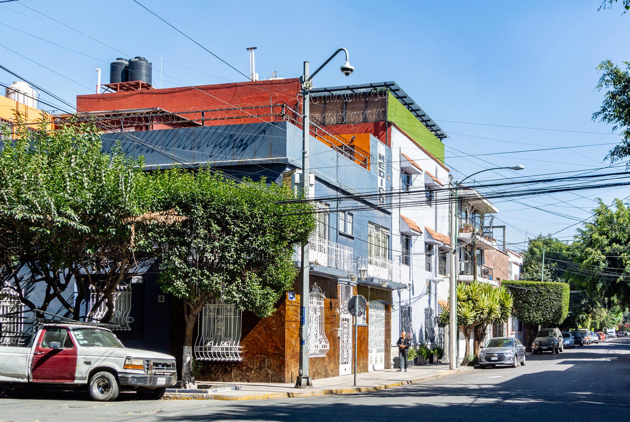¿Cuánto necesitas ganar al mes para comprar una casa en la CDMX?