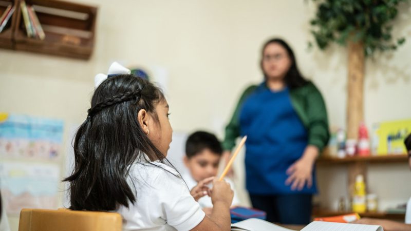 Las colegiaturas sí se pueden deducir, pero si cumplen estos requisitos del SAT