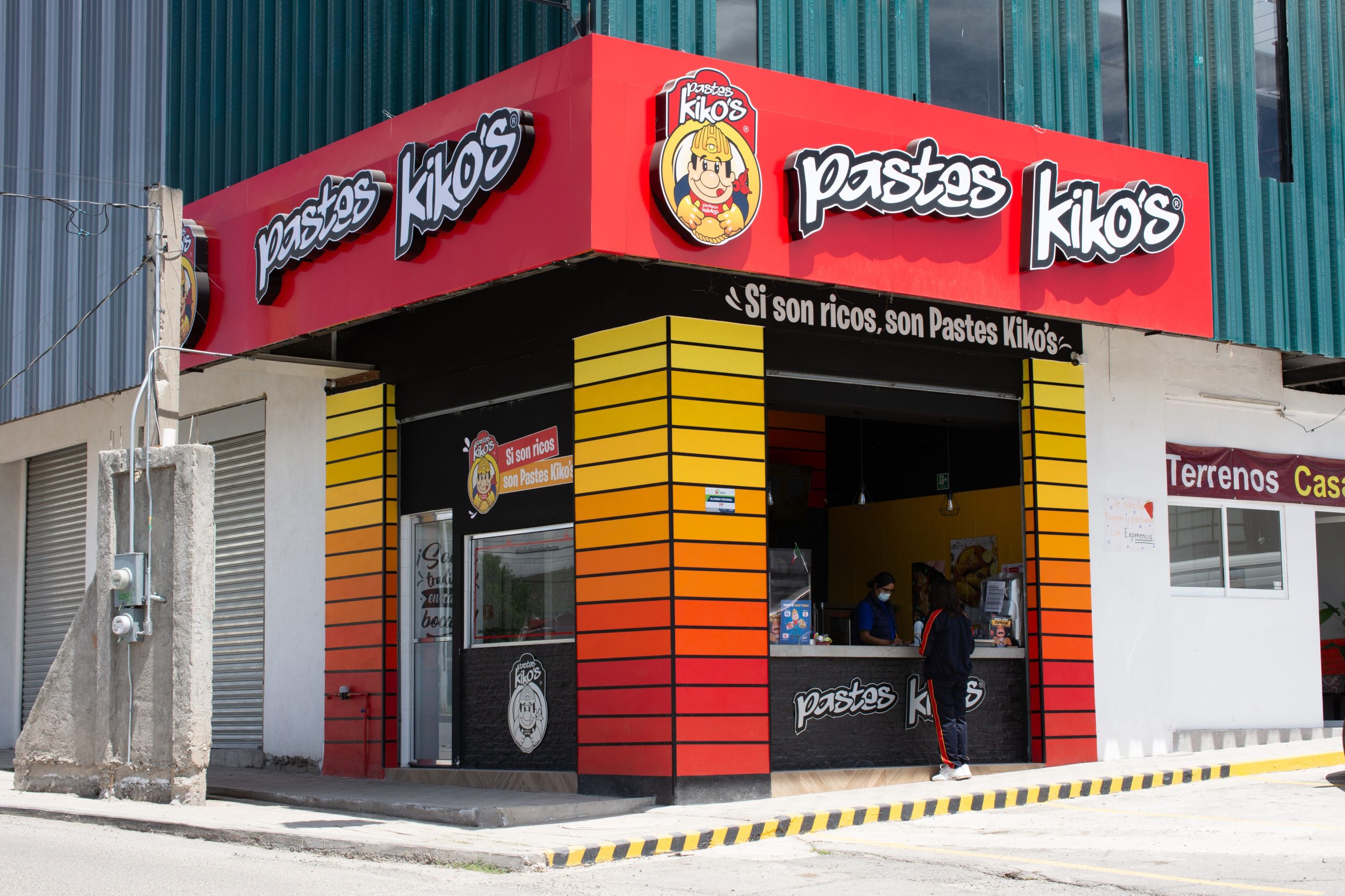 ¿Quién es el dueño de Pastes Kikos y cuál es la historia familiar de la empresa?