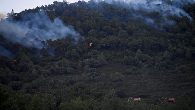 Incendios provocan el cierre del Aeropuerto en Marsella, Francia