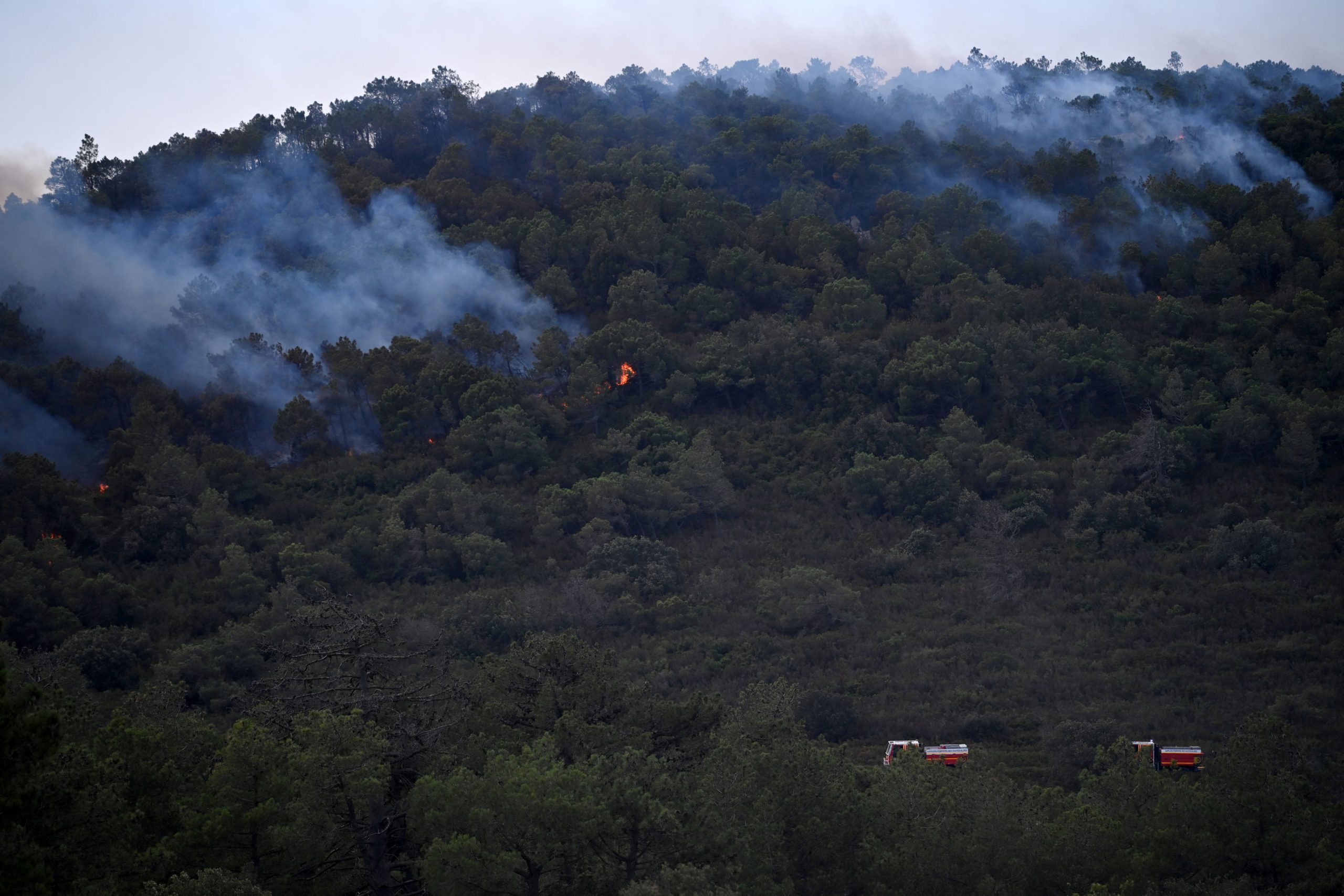 Incendios provocan el cierre del Aeropuerto en Marsella, Francia