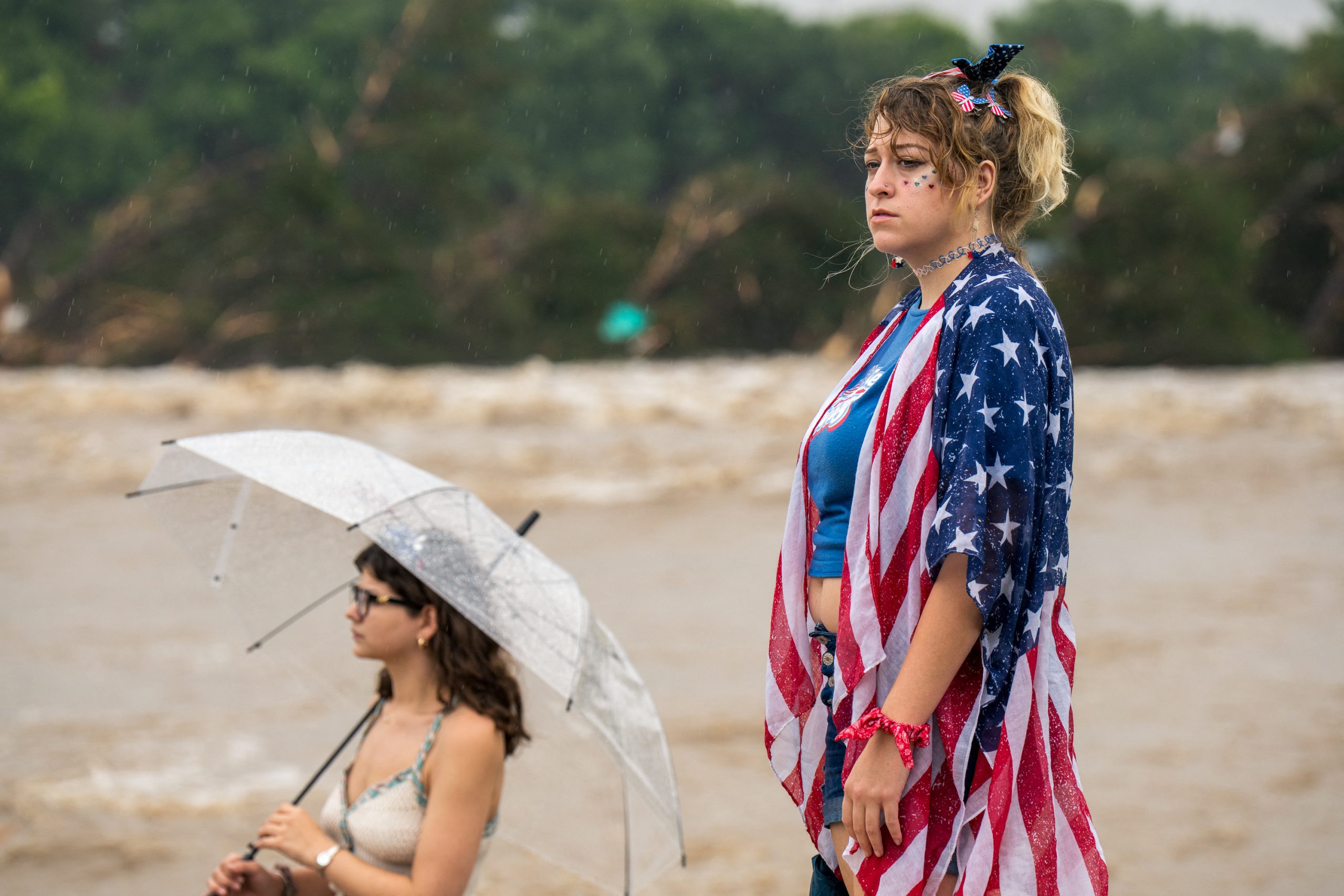 Inundaciones en Texas: 13 muertos y 23 niñas campistas desaparecidas