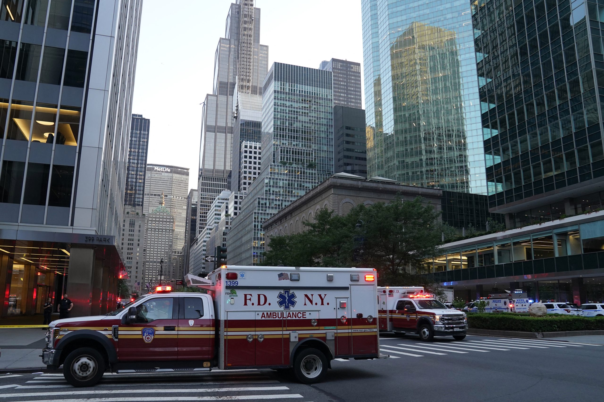 Hombre ingresa a edificio de la NFL en Nueva York y asesina a 4 personas