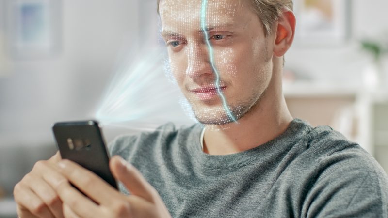 Usuarios de Spotify deberán confirmar su edad con una selfie en este país