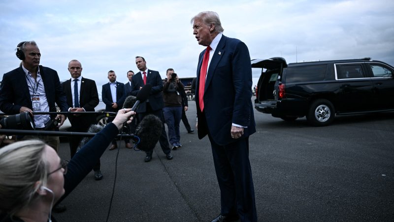 La mano derecha de Epstein vuelve a hablar mientras Trump sigue a la defensiva