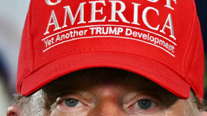 "Hay muchos policías en forma de caimanes", dice Trump en visita a Alcatraz